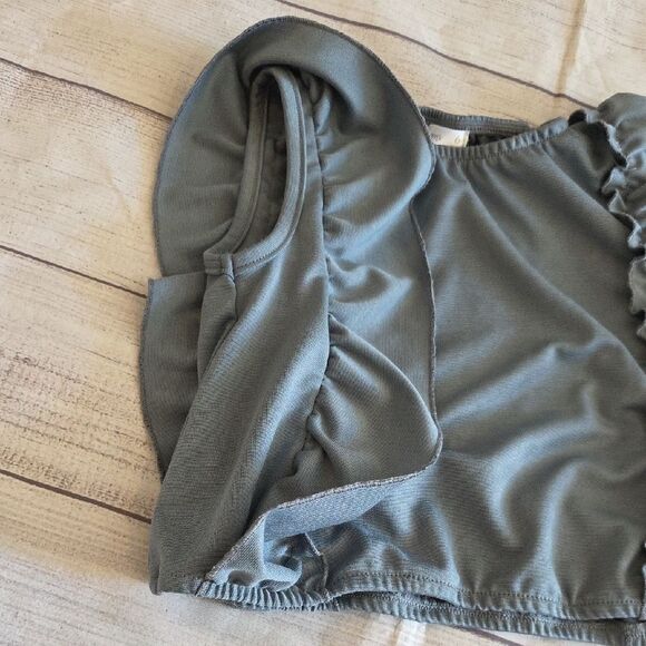 Elegant Gray Ruffle Top - Picture 4 of 5